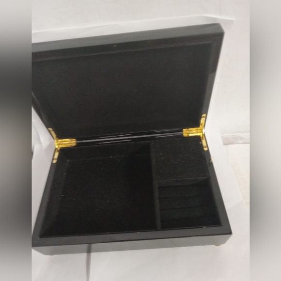 Vintage Wooden Lacquer Musical Jewelry Box  Tara Scarlett Turner Entertainment - Picture 6 of 10